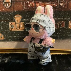 14 Adorable LABUBU clothes and accessories